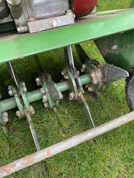 fracture tine aeration machine