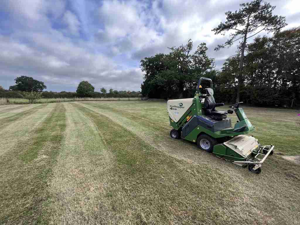 Amazone ride on scarifier machine