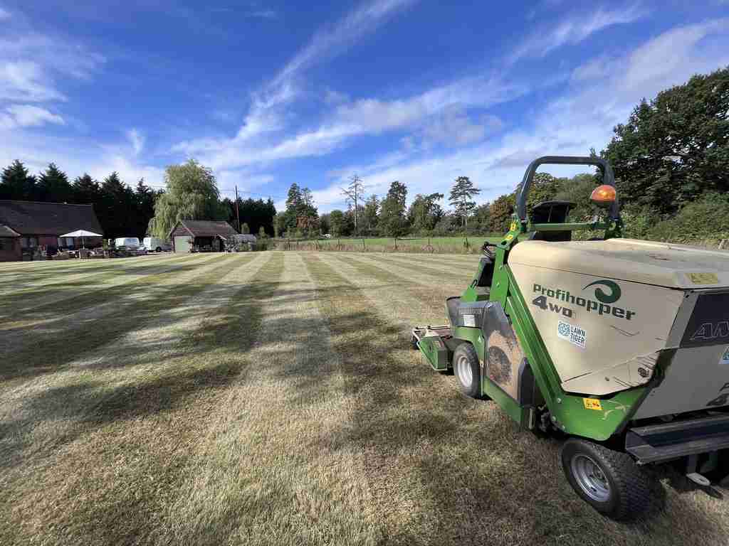 Amazone ride on scarifier machine